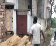 মালদার ইংরেজবাজারে ৪ মাস ধরে জল বন্দি বাসিন্দারা, নৌকায় চলছে যাতায়াত, খবর 'এক ঝলকে'