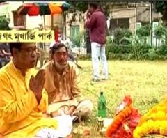 দেখুন: করোনা বিধি মেনেই দুর্গাপুজোর খুঁটিপুজো হল জগৎ মুখার্জি পার্কে, শুনুন পুজো-পরিকল্পনা