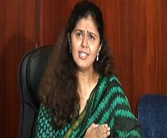 Pankaja Munde on Kangana Ranaut issue, कोरोनाचं संकट कंगनापेक्षा मोठं : पंकजा मुंडे