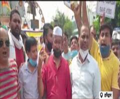 ट्रैवल कारोबारियों का प्रदर्शन,सरकार के खिलाफ कारोबारियों का प्रदर्शन