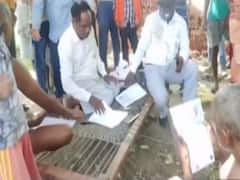 Uttar Pradesh के Balrampur में शौचालय निर्माण के लिए एक शख्स ने किया भूमि दान 