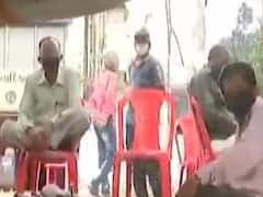 અમદાવાદના આંબાવાડીમાં સોશિયલ ડિસ્ટન્સ ન જળવાતા AMCએ ચાની કિટલી બંધ કરાવી, જુઓ વીડિયો