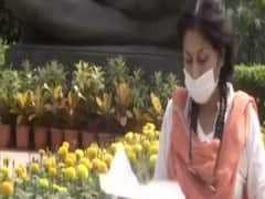 Payal ghosh के समर्थन में MP रूपा गांगुली संसद परिसर में धरने पर,अनुराग कश्यप पर कार्रवाई की मांग