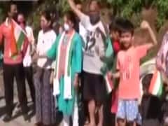 Uttarakhand: Locals welcome Soldiers going for deployment at border