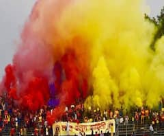 আইএসএল খেলবে ইস্টবেঙ্গল, ক্লাবের সামনে লাল-হলুদ পতাকা হাতে উল্লাস সমর্থকদের