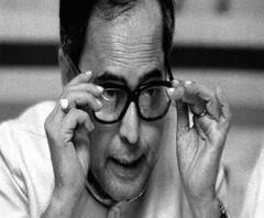 কংগ্রেস ও প্রণব শব্দদুটো তো এক সূত্রে গাঁথা! কিন্তু, সবাইকে চমকে দিয়ে প্রণব পৌঁছে যান নাগপুরে! শুনুন সেইদিনের কথা