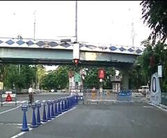 লকডাউন-বিধি উপেক্ষা করেই এজেসি বোস রোড ফ্লাইওভার থেকে দ্রুত নামছিল লরি, এরপর পুলিশ যা করল