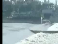  ઉકાઇ ડેમમાંથી તાપી નદીમાં 1 લાખ ક્યૂસેક પાણી છોડવાનું શરૂ, જુઓ વીડિયો