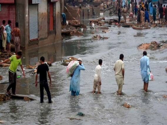 Pakistan's Karachi heavily flooded, put into darkness after heavy rains | Namaste Bharat (01.09.2020)