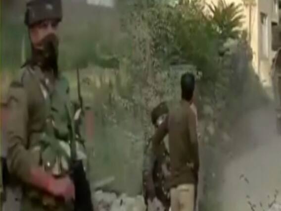 Pulwama में सुरक्षा बलों और आतंकियों के बीच मुठभेड़ जारी, 2 आतंकी ढेर