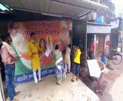 চুঁচুড়ায় দোকান খুলতে গেলে মহিলা ব্যবসায়ীকে 'ধাক্কা মেরে ফেলে দিল বিজেপি কর্মীরা'