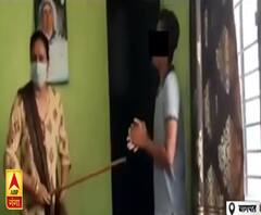 Baghpat की डंडे वाली मैडम का 'थर्ड डिग्री' !, गुस्से का शिकार हुए बच्चे| High Alert | ABP Ganga