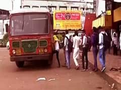 काम पर लौटते Mumbai वासियों को यातायात की दिक्कत, घंटों लगाना पड़ता है लाइन