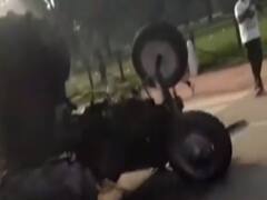 Agrarian Laws: Farmers set tractor on fire near Parliament