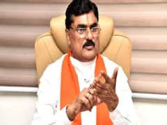 MP: कृषि मंत्री ने ट्रेक्टर पर बाढ़ प्रभावित इलाकों का दौरा किया लेकिन face mask लगाना भूल गए