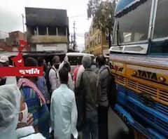 মাঝরাস্তায় যাত্রীদের নামিয়ে দিলেন অন্য বাসের চালক-কনডাক্টররা, শ্রীরামপুরে বিক্ষোভ 