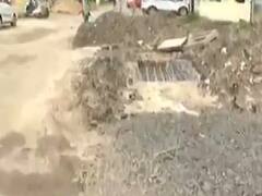 વડોદરામાં અલકાપુરી વિસ્તારમાં રસ્તાઓ બન્યા ખખડધજ, ખોદકામના કારણે વાહનચાલકો પરેશાન