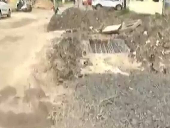 વડોદરામાં અલકાપુરી વિસ્તારમાં રસ્તાઓ બન્યા ખખડધજ, ખોદકામના કારણે વાહનચાલકો પરેશાન