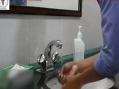 रिसर्च में दावा, कोरोना में बार-बार हाथ धोने से बच्चों में हो रहा है OCD