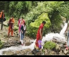 पथरीले रास्तों से सफर करते हैं ग्रामीण,मुख्य मार्ग से गांव तक सड़क नहीं