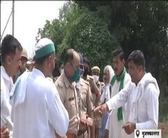 धरना-प्रदर्शन के दौरान सोशल डिस्टेंसिंग भूले किसान। Coronavirus