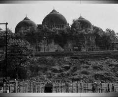 শিরোনাম: ২৮ বছর পরে আজ বাবরি মসজিদ ধ্বংস মামলার রায় ঘোষণা , সঙ্গে আরও খবর