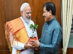 केंद्रीय रेल राज्य मंत्री Suresh Angadi का निधन, PM Modi ने जताया दुख