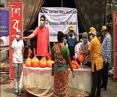 পুজোর আগে আর্থিকভাবে পিছিয়ে পড়া পরিবারগুলিকে সাহায্য শিবমন্দির দুর্গোৎসব কমিটির