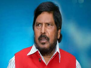 Ramdas Athawale violates Covid measures in LS session 