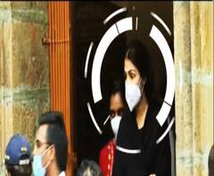 রিয়া চক্রবর্তীকে গ্রেফতার এনসিবির, হেফাজতে না নেওয়ার সম্ভাবনা