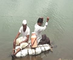 Beed | शिंदेवाडी ग्रामस्थांचा जीवघेणा प्रवास; नदी पार करण्यासाठी थर्माकॉलच्या तराफाचा वापर