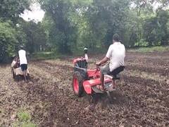 Govt gave low quality Chinese equipments to farmers in MP? | Ghanti Bajao