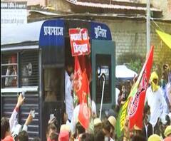 सपा कार्यकर्ताओं का हल्ला बोल,नारेबाजी करने वाले कार्यकर्ताओं पर लाठीचार्ज