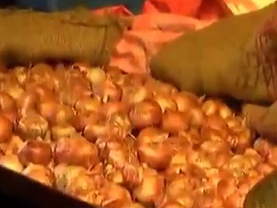 રાજકોટ: ભારે વરસાદના કારણે પાક નિષ્ફળ જતાં ડુંગળીના ભાવ પહોંચ્યા આસમાને, જુઓ વીડિયો