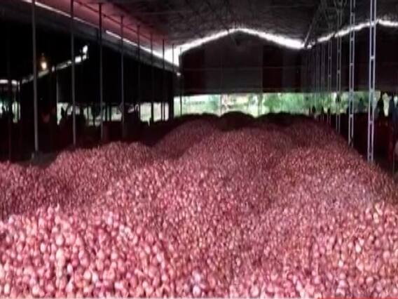 Evidence of govt mismanagement of onions across country | Ghanti Bajao 