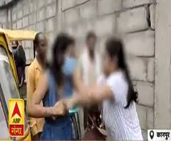 Kanpur में बीच सड़क पर लड़कियों ने एक-दूसरे को खूब पीटा| Poorab Paschim | ABP Ganga