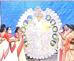 অন্যবারের থেকে আলাদা, তবে পুজো হচ্ছেই! নতুন নিয়মে বিশেষভাবে তৈরি সামগ্রী নিয়ে মহড়ায় গৌরীবেড়িয়া সর্বজনীন 