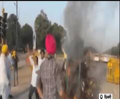 दिल्ली पहुंची किसान आंदोलन की चिंगारी, कांग्रेस कार्यकर्ताओं ने फूंका ट्रैक्टर