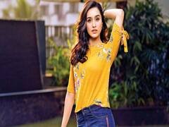 पूछताछ के बाद NCB दफ्तर से बाहर निकलीं Shraddha Kapoor | Bollywood Drugs Case