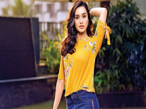 पूछताछ के बाद NCB दफ्तर से बाहर निकलीं Shraddha Kapoor | Bollywood Drugs Case