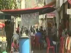 અમદાવાદ મનપા કચેરીની 100 મીટર આસપાસ સોશિયલ ડિસ્ટન્સિંગના ધજાગરા, જુઓ વીડિયો