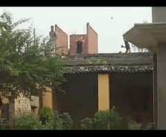 जौनपुर : पड़ोसी पर पथराव ,पथराव का वीडियो वायरल