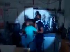 રાજકોટના જેતપુરમાં મહિલા સુરક્ષાના દાવાના ધજાગરા, યુવકે નશાની હાલતમાં યુવતી પર કર્યો હુમલો, જુઓ વીડિયો