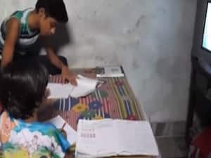 उत्तर प्रदेश में लगातार बिजली काटे जाने से बच्चों की पढ़ाई पर असर | घंटी बजाओ