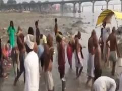 Pitru Moksha Amavasya 2020: संगम में स्नान के लिए प्रयागराज में उमड़े श्रद्धालु
