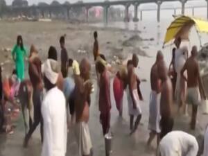 Pitru Moksha Amavasya 2020: संगम में स्नान के लिए प्रयागराज में उमड़े श्रद्धालु