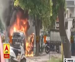 Lucknow: कार में लगी भीषण आग, ड्राइवर ने कूदकर बचाई जान| Poorab Paschim | ABP Ganga