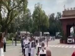 कृषि बिल पर संसद परिसर में विपक्ष का विरोध प्रदर्शन