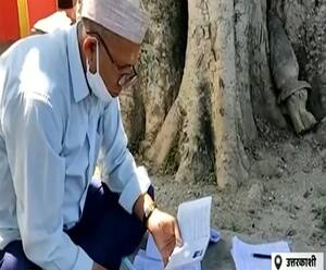 Uttarkashi: डाकपाल उड़ा ले गया ग्रामीणों की जीवन की कमाई! Uttarakhand Prime | ABP Ganga