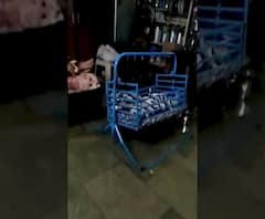 Mumbai Rains | महालक्ष्मी परिसरात अनेक घरात पाणी शिरलं; साचलेल्या पाण्यात बाळाचा झोपाळा